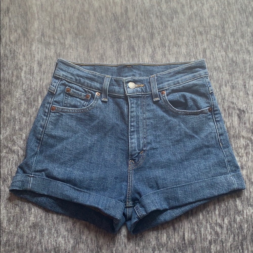 COPY - Levi’s High Rise Mom Shorts